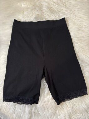 Black Lace Hem Women’s Bike Shorts